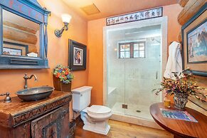 Hilltop Hideaway - Expansive Views From This Private Estate, Hot Tub,