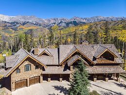 Hilltop Hideaway - Expansive Views From This Private Estate, Hot Tub,