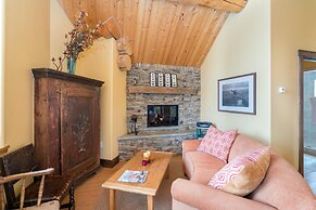 Hilltop Hideaway - Expansive Views From This Private Estate, Hot Tub,