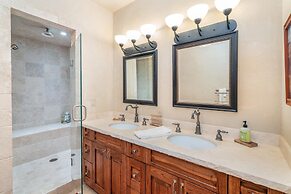 Hilltop Hideaway - Expansive Views From This Private Estate, Hot Tub,