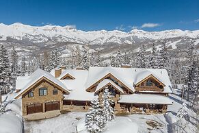 Hilltop Hideaway - Expansive Views From This Private Estate, Hot Tub,