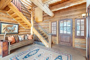 Hilltop Hideaway - Expansive Views From This Private Estate, Hot Tub,