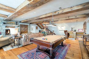 Hilltop Hideaway - Expansive Views From This Private Estate, Hot Tub,