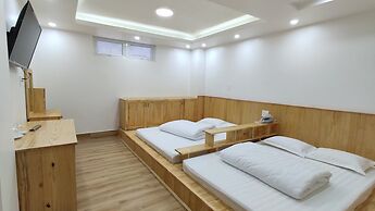 Elysian Homestay - Hostel