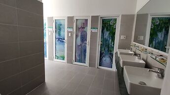 Elysian Homestay - Hostel