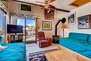 Vintage Studio- Private Balcony Studio Bedroom Condo - No Cleaning Fee