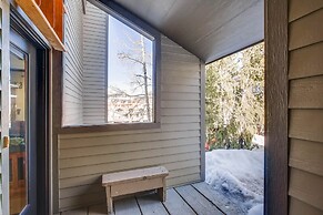 Vintage Studio- Private Balcony Studio Bedroom Condo - No Cleaning Fee