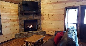 Ace in the Hole Cabin in the Wood With Hot Tub and Fireplace by Redawn