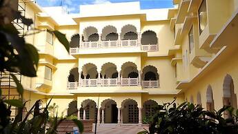 Hotel Raj Bagh Palace