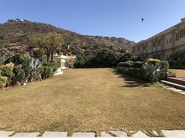 Hotel Raj Bagh Palace