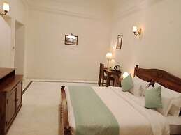 Hotel Raj Bagh Palace