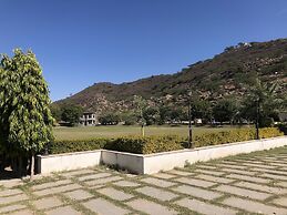 Hotel Raj Bagh Palace