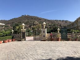 Hotel Raj Bagh Palace