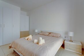 Superlative Penthouse With Spacious Terrace