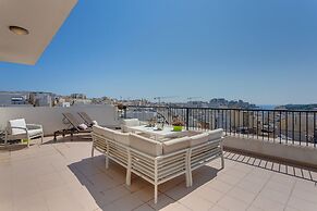 Superlative Penthouse With Spacious Terrace