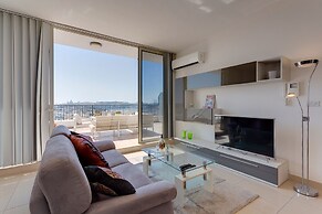 Superlative Penthouse With Spacious Terrace