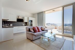 Superlative Penthouse With Spacious Terrace