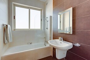 Superlative Penthouse With Spacious Terrace