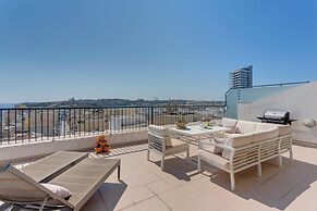 Superlative Penthouse With Spacious Terrace