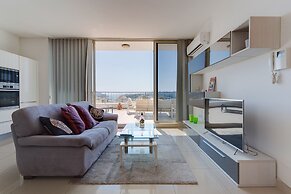 Superlative Penthouse With Spacious Terrace