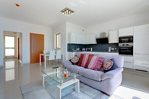 Superlative Penthouse With Spacious Terrace