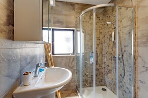 Cosy 1BR Penthouse With Terrace, Great Location