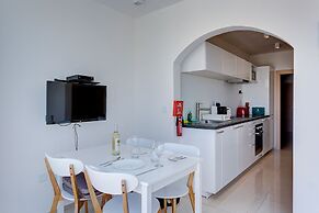 Cosy 1BR Penthouse With Terrace, Great Location