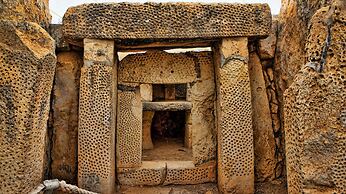 Cozy 1 BR Apartment in St Julians, Best Location