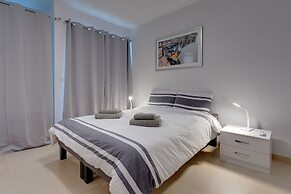 Brand New Designer Finished Apartment, Central Location