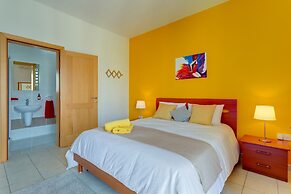 Valletta and Harbour Views Apartment in Central Sliema