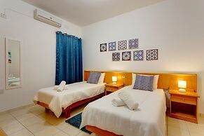 Valletta and Harbour Views Apartment in Central Sliema