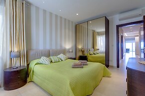 Luxury Seafront Oasis in Central Sliema with Pool