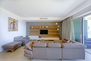 Luxury Seafront Oasis in Central Sliema with Pool