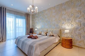 Luxury Seafront Oasis in Central Sliema with Pool