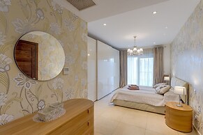 Luxury Seafront Oasis in Central Sliema with Pool