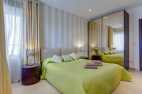 Luxury Seafront Oasis in Central Sliema with Pool