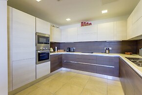 Luxury Seafront Oasis in Central Sliema with Pool