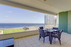Luxury Seafront Oasis in Central Sliema with Pool