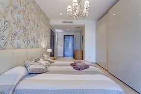 Luxury Seafront Oasis in Central Sliema with Pool