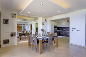 Luxury Seafront Oasis in Central Sliema with Pool