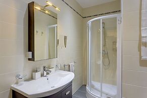 Luxury Seafront Oasis in Central Sliema with Pool