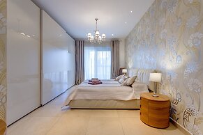 Luxury Seafront Oasis in Central Sliema with Pool