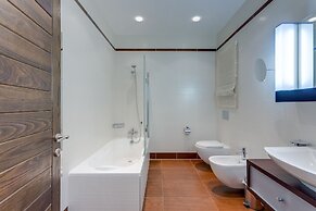 Luxury Seafront Oasis in Central Sliema with Pool