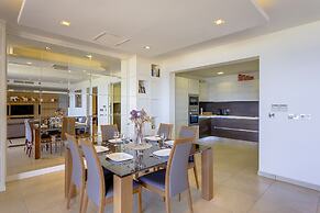 Luxury Seafront Oasis in Central Sliema with Pool