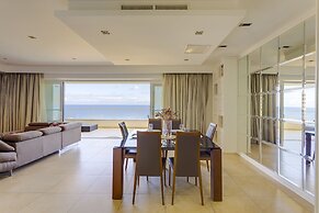 Luxury Seafront Oasis in Central Sliema with Pool