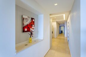 Luxury Seafront Oasis in Central Sliema with Pool