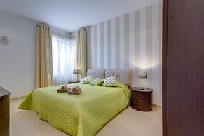 Luxury Seafront Oasis in Central Sliema with Pool