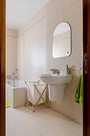 Luxury 3BR Apartment by the Sea, Prime Location