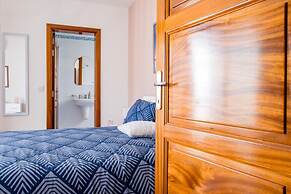 Luxury 3BR Apartment by the Sea, Prime Location