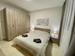 Centric and Modern Penthouse Close to Amenities